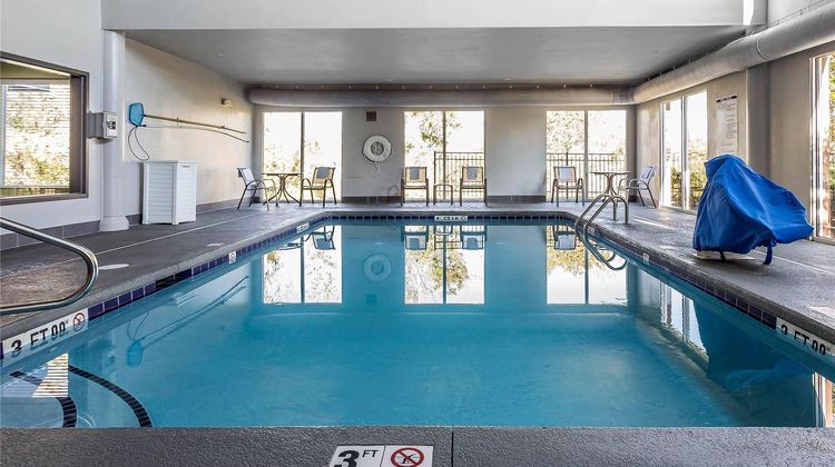 Quality Suites Pineville–Charlotte Pool