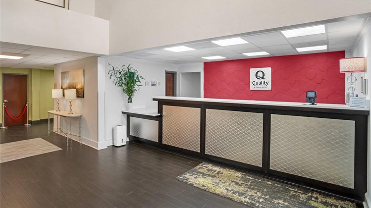 Quality Suites Pineville–Charlotte Lobby