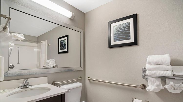 Quality Suites Pineville–Charlotte Room