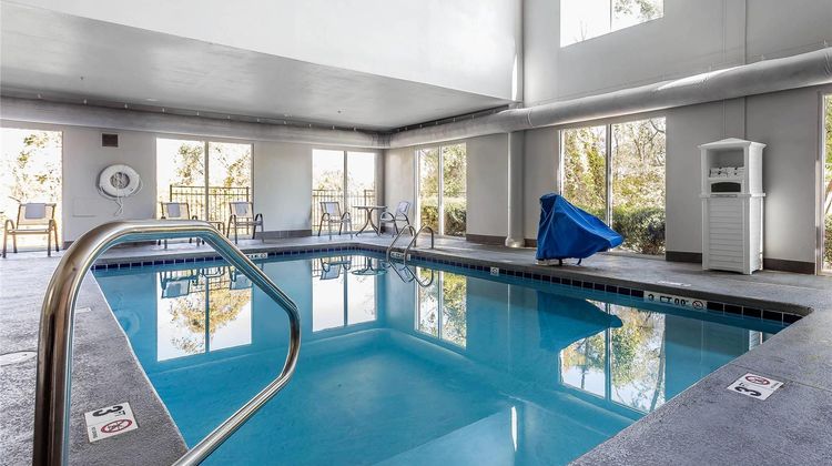 Quality Suites Pineville–Charlotte Pool