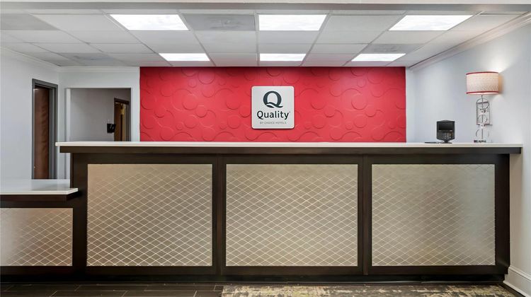 Quality Suites Pineville–Charlotte Lobby