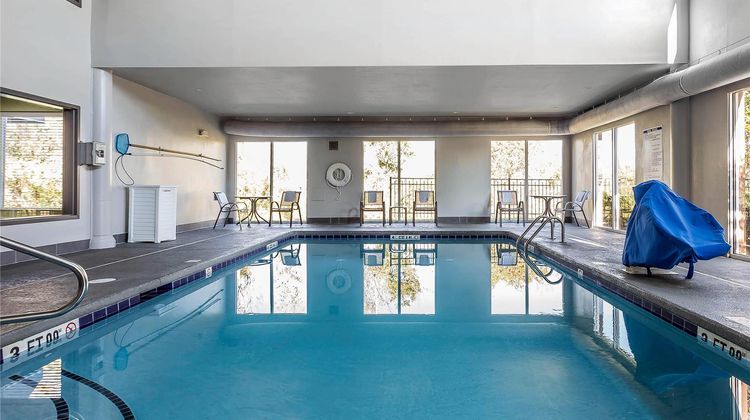 Quality Suites Pineville–Charlotte Pool