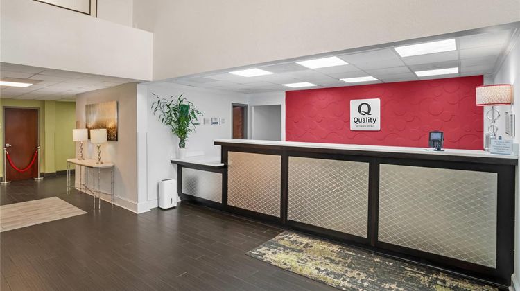 Quality Suites Pineville–Charlotte Lobby