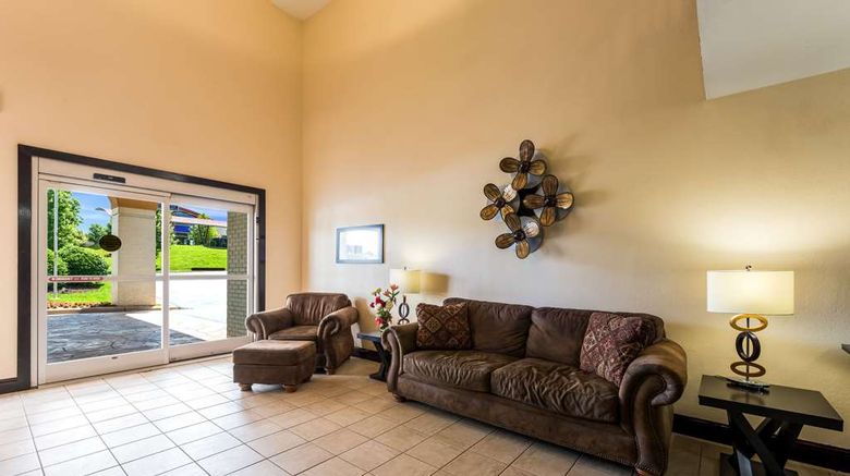 <b>Quality Inn Lobby</b>. Images powered by <a href="https://iceportal.shijigroup.com/" title="IcePortal" target="_blank">IcePortal</a>.