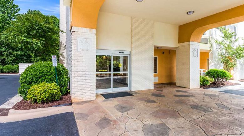 <b>Quality Inn Exterior</b>. Images powered by <a href="https://iceportal.shijigroup.com/" title="IcePortal" target="_blank">IcePortal</a>.