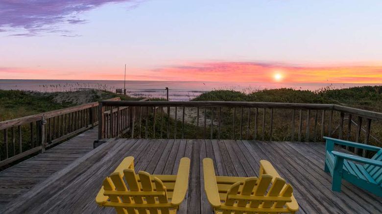 <b>Comfort Inn on the Ocean Exterior</b>. Images powered by <a href="https://iceportal.shijigroup.com/" title="IcePortal" target="_blank">IcePortal</a>.