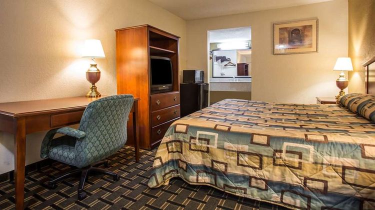Econo Lodge Room