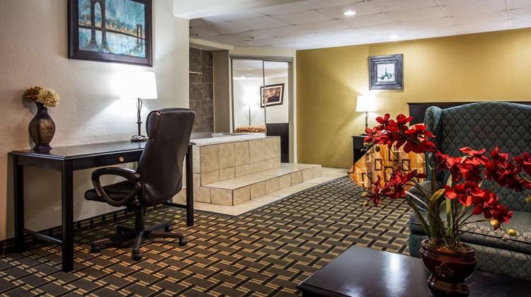 Econo Lodge Suite
