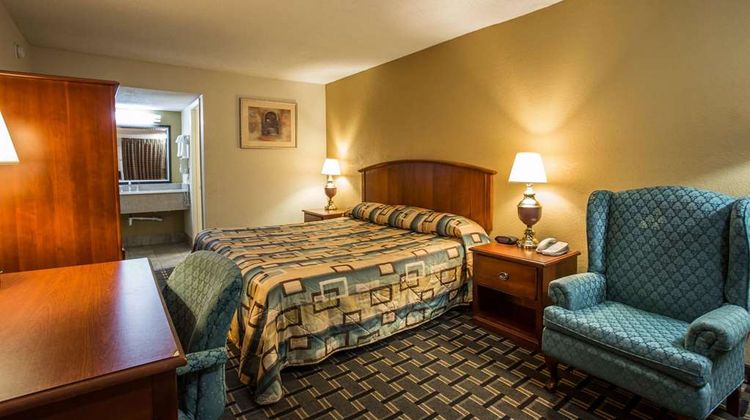 Econo Lodge Room