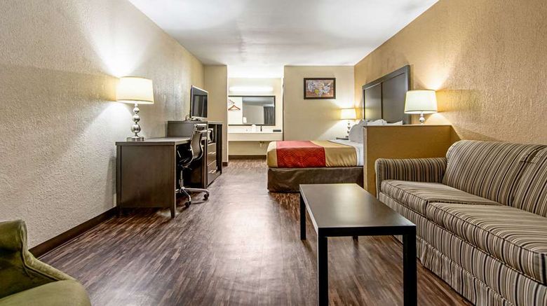 <b>Econo Lodge Inn & Stes Matthew-Charlotte Suite</b>. Images powered by <a href="https://iceportal.shijigroup.com/" title="IcePortal" target="_blank">IcePortal</a>.