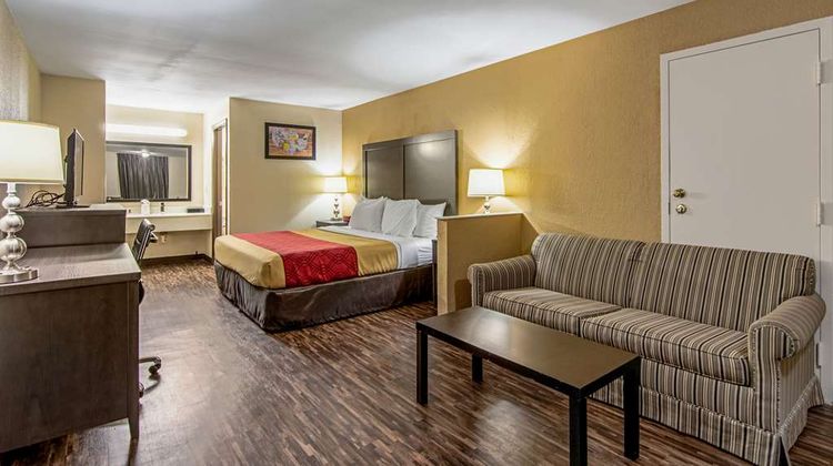 Econo Lodge Inn & Stes Matthew-Charlotte Suite