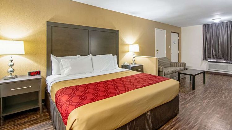 Econo Lodge Inn & Stes Matthew-Charlotte Suite