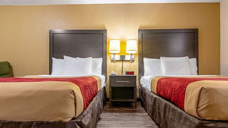 <b>Econo Lodge Inn & Stes Matthew-Charlotte Room</b>. Images powered by <a href="https://iceportal.shijigroup.com/" title="IcePortal" target="_blank">IcePortal</a>.