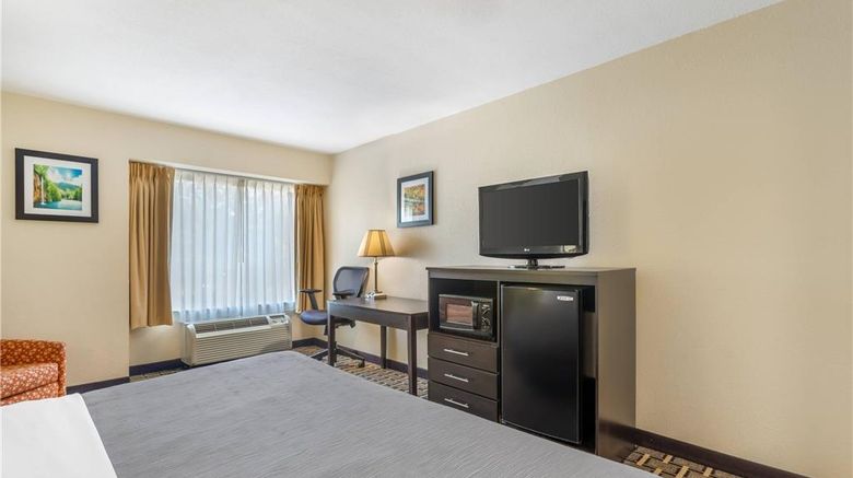 <b>Quality Inn West of Asheville Hotel Room</b>. Images powered by <a href="https://iceportal.shijigroup.com/" title="IcePortal" target="_blank">IcePortal</a>.