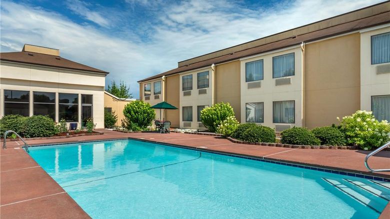 <b>Quality Inn West of Asheville Hotel Pool</b>. Images powered by <a href="https://iceportal.shijigroup.com/" title="IcePortal" target="_blank">IcePortal</a>.