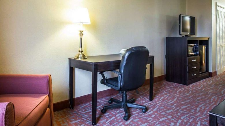 <b>Quality Inn & Suites Monroe Suite</b>. Images powered by <a href="https://iceportal.shijigroup.com/" title="IcePortal" target="_blank">IcePortal</a>.