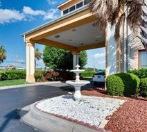 Quality Inn & Suites Monroe Exterior