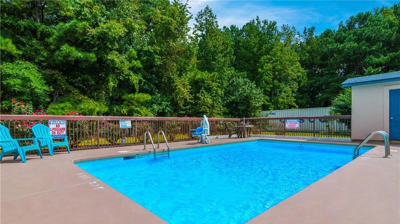 <b>Econo Lodge Battleboro Pool</b>. Images powered by <a href="https://iceportal.shijigroup.com/" title="IcePortal" target="_blank">IcePortal</a>.
