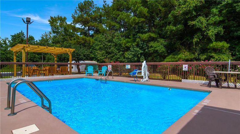 <b>Econo Lodge Battleboro Pool</b>. Images powered by <a href="https://iceportal.shijigroup.com/" title="IcePortal" target="_blank">IcePortal</a>.