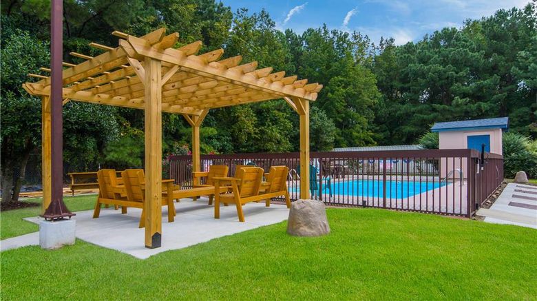 <b>Econo Lodge Battleboro Pool</b>. Images powered by <a href="https://iceportal.shijigroup.com/" title="IcePortal" target="_blank">IcePortal</a>.