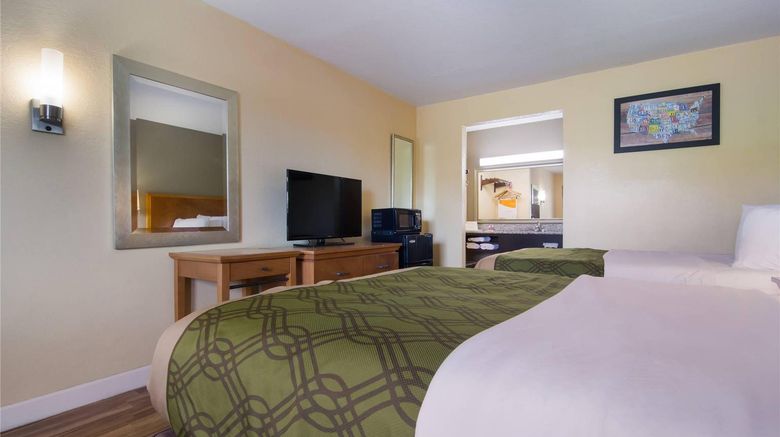 <b>Econo Lodge Battleboro Room</b>. Images powered by <a href="https://iceportal.shijigroup.com/" title="IcePortal" target="_blank">IcePortal</a>.