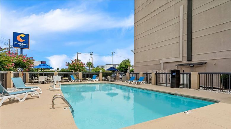 <b>Comfort Inn University Pool</b>. Images powered by <a href="https://iceportal.shijigroup.com/" title="IcePortal" target="_blank">IcePortal</a>.
