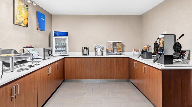 <b>Comfort Inn University Restaurant</b>. Images powered by <a href="https://iceportal.shijigroup.com/" title="IcePortal" target="_blank">IcePortal</a>.