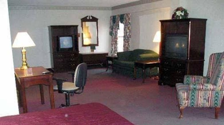 <b>Quality Inn & Suites Thomasville Suite</b>. Images powered by <a href="https://iceportal.shijigroup.com/" title="IcePortal" target="_blank">IcePortal</a>.