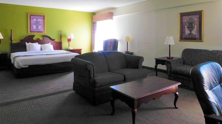 Quality Inn & Suites Thomasville Suite