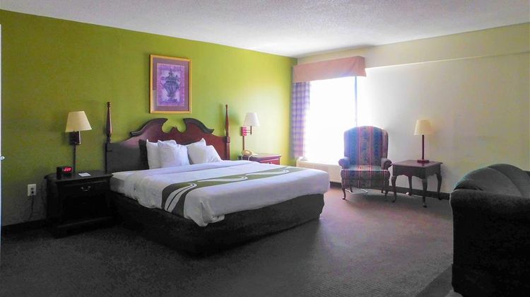 Quality Inn & Suites Thomasville Suite