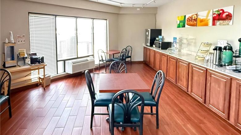 <b>Quality Inn & Suites Thomasville Restaurant</b>. Images powered by <a href="https://iceportal.shijigroup.com/" title="IcePortal" target="_blank">IcePortal</a>.