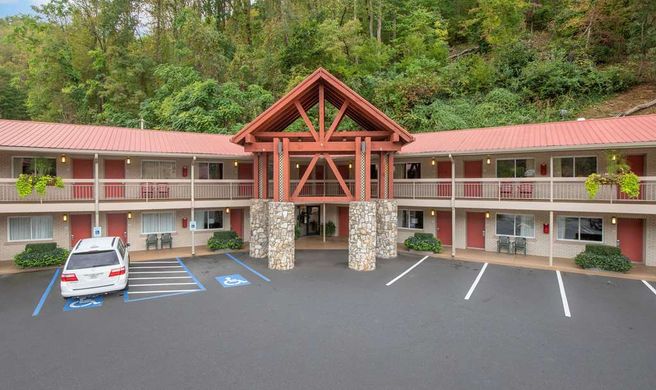 Econo Lodge of Cherokee Exterior