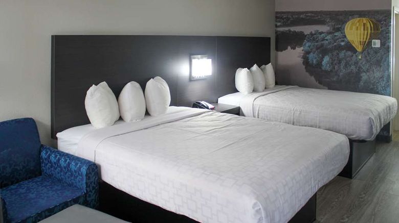 <b>Clarion Pointe Statesville Room</b>. Images powered by <a href="https://iceportal.shijigroup.com/" title="IcePortal" target="_blank">IcePortal</a>.