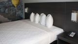 Clarion Pointe Statesville Room