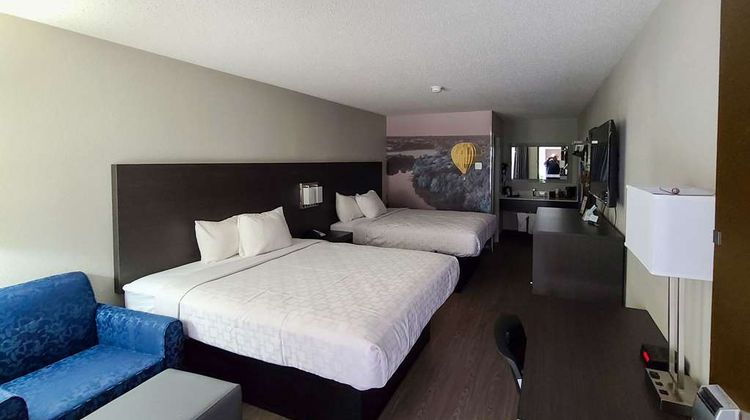 Clarion Pointe Statesville Room