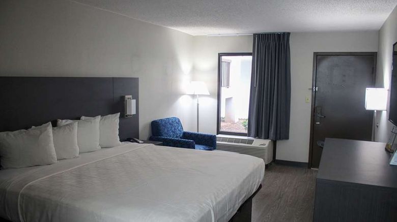 <b>Clarion Pointe Statesville Room</b>. Images powered by <a href="https://iceportal.shijigroup.com/" title="IcePortal" target="_blank">IcePortal</a>.