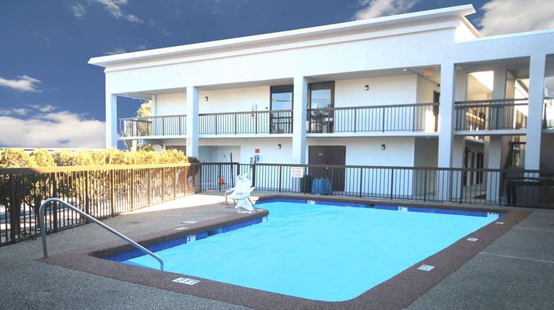 <b>Clarion Pointe Statesville Pool</b>. Images powered by <a href="https://iceportal.shijigroup.com/" title="IcePortal" target="_blank">IcePortal</a>.