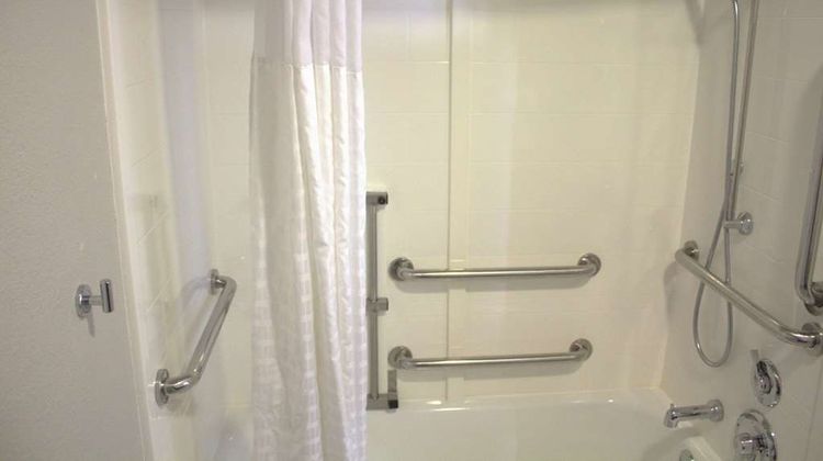 Clarion Pointe Statesville Room