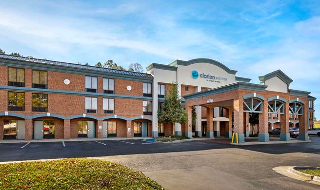 Clarion Pointe Durham Exterior