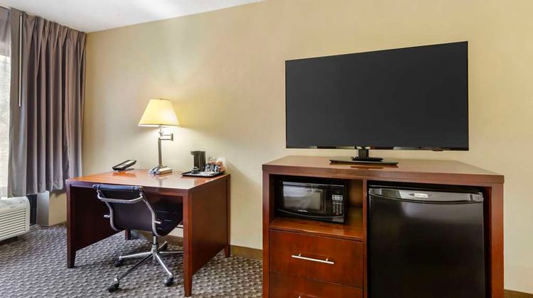 Clarion Pointe Durham Room