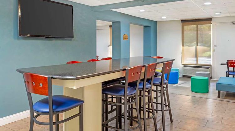 Clarion Pointe Durham Restaurant