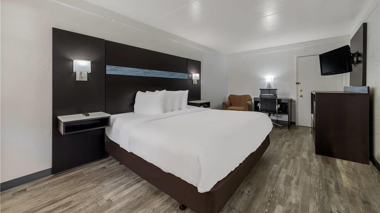 <b>Quality Inn Room</b>. Images powered by <a href="https://iceportal.shijigroup.com/" title="IcePortal" target="_blank">IcePortal</a>.