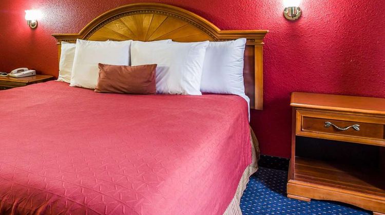 Rodeway Inn Charlotte North End Room