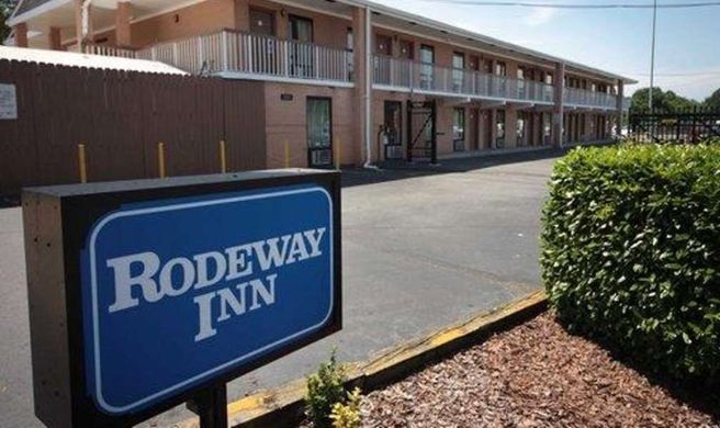 Rodeway Inn Charlotte North End Exterior