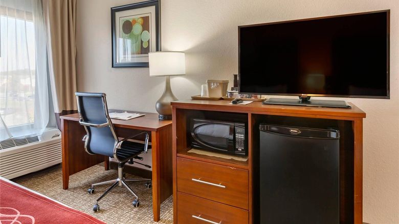 <b>Comfort Inn Room</b>. Images powered by <a href="https://iceportal.shijigroup.com/" title="IcePortal" target="_blank">IcePortal</a>.