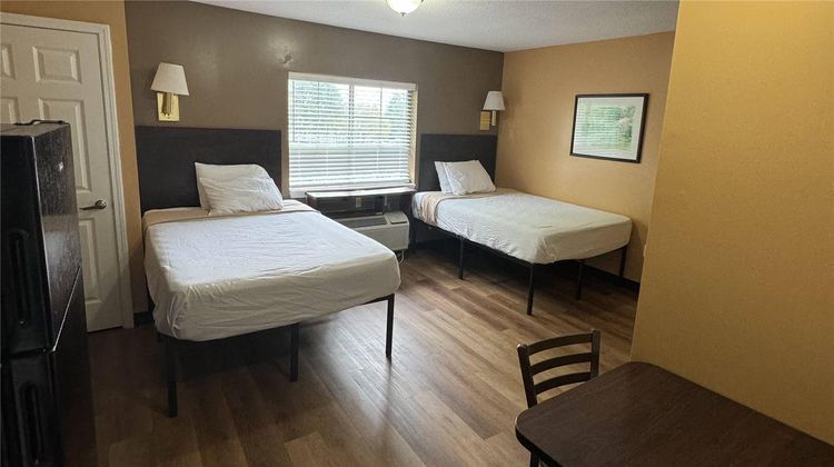 Suburban Studios Room
