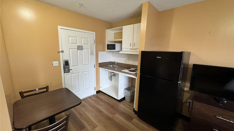Suburban Studios Room