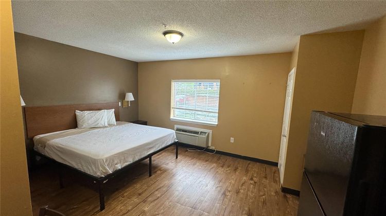 Suburban Studios Room