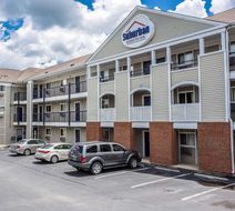 Suburban Studios Charlotte - Ballantyne Exterior
