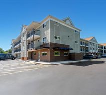 Suburban Studios Charlotte - Ballantyne Exterior